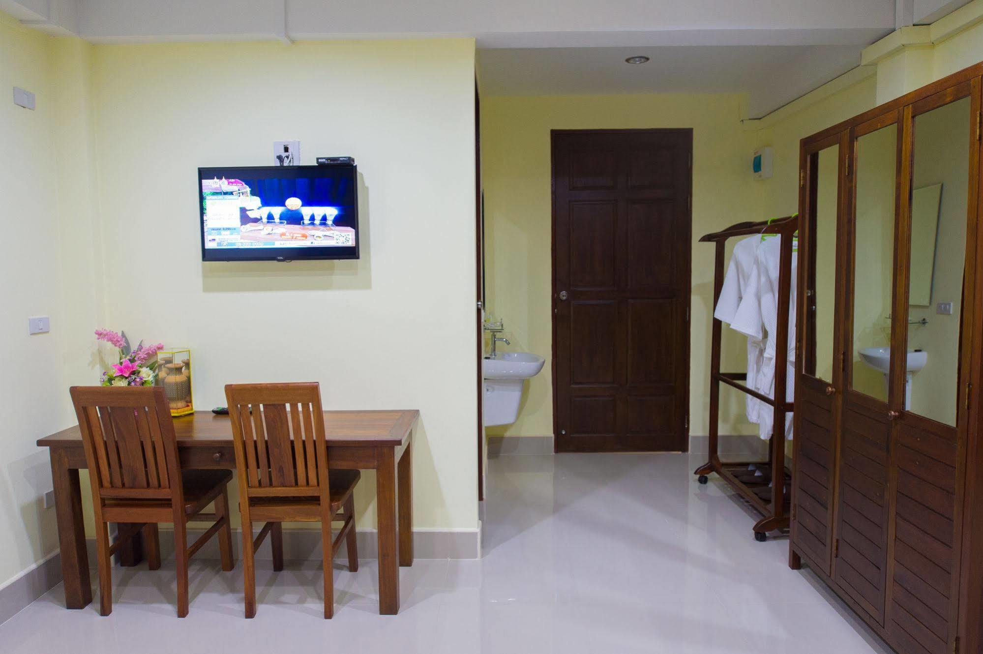 Sri Siam Resort Kanchanaburi Extérieur photo