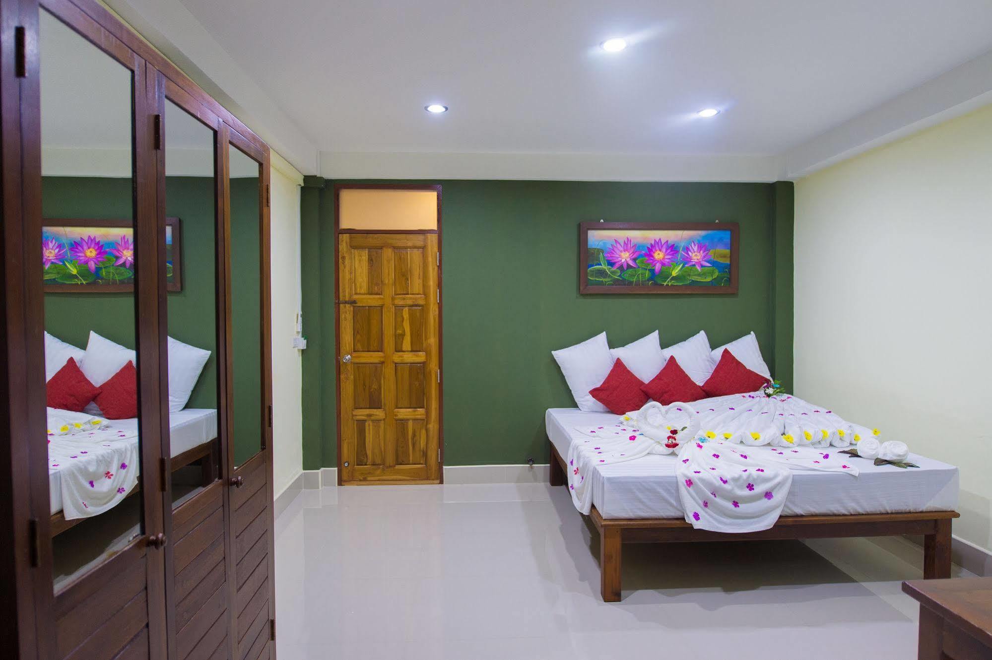 Sri Siam Resort Kanchanaburi Extérieur photo